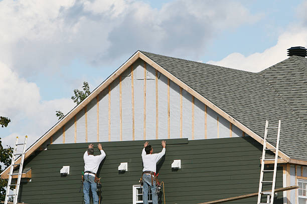 Professional Vinyl Siding technician working in Port Reading, NJ